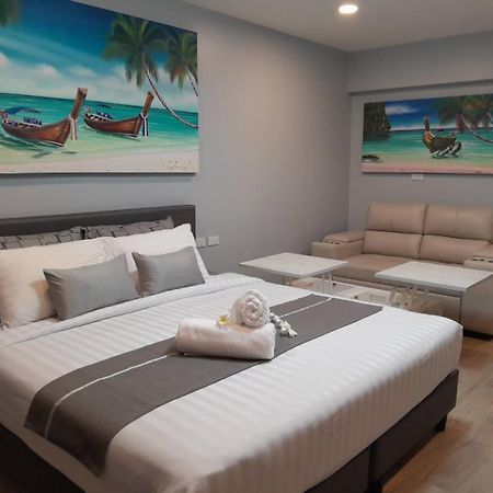 Private Modern Apartments By Patong Vacation Rentals Located In The Heart Of Patong, Walking Distance To The Beach, Kitchen, Private Bathroom, Seating Area, 65" Smart Tv With Free Wifi Zewnętrze zdjęcie