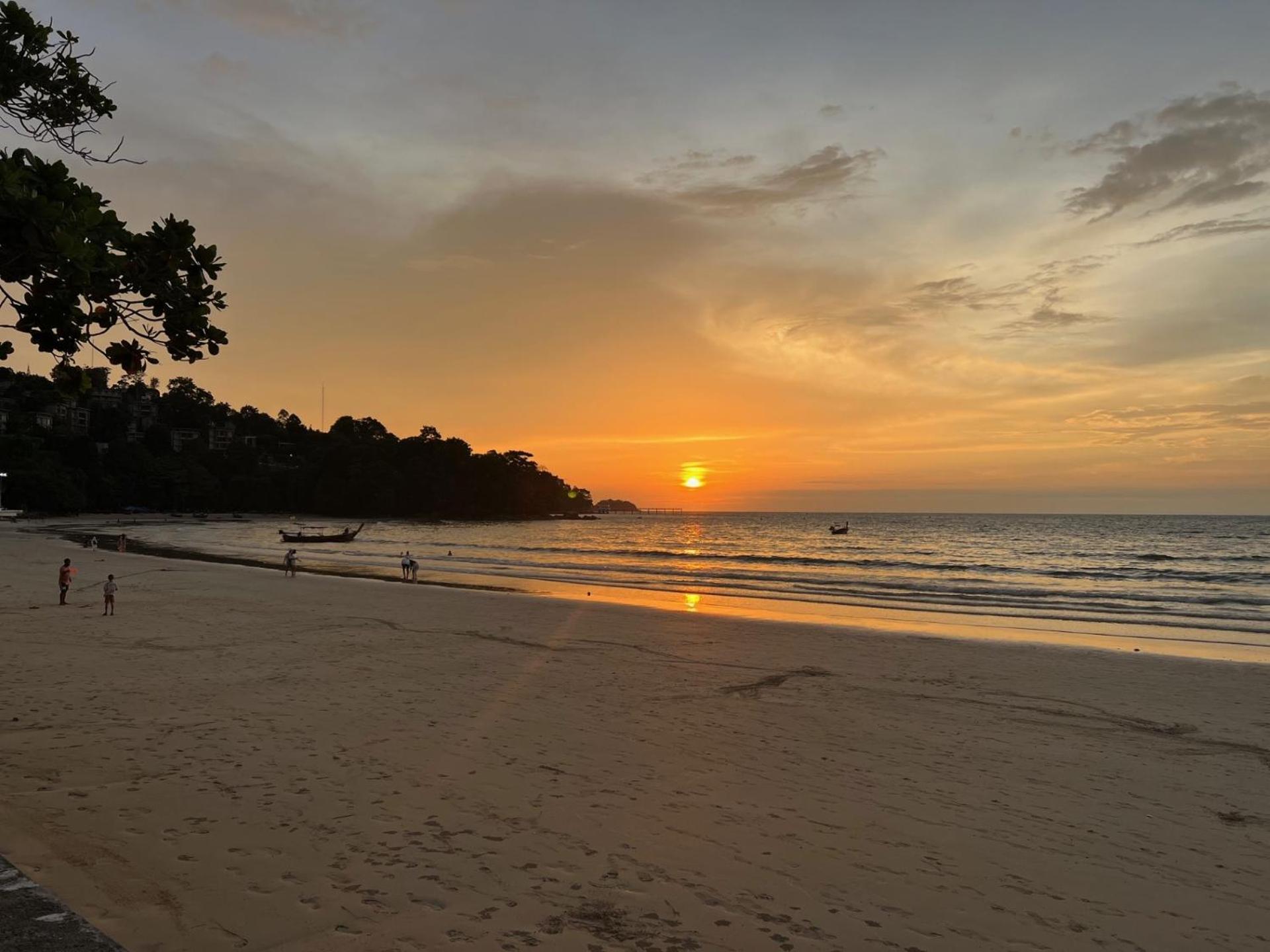 Private Modern Apartments By Patong Vacation Rentals Located In The Heart Of Patong, Walking Distance To The Beach, Kitchen, Private Bathroom, Seating Area, 65" Smart Tv With Free Wifi Zewnętrze zdjęcie