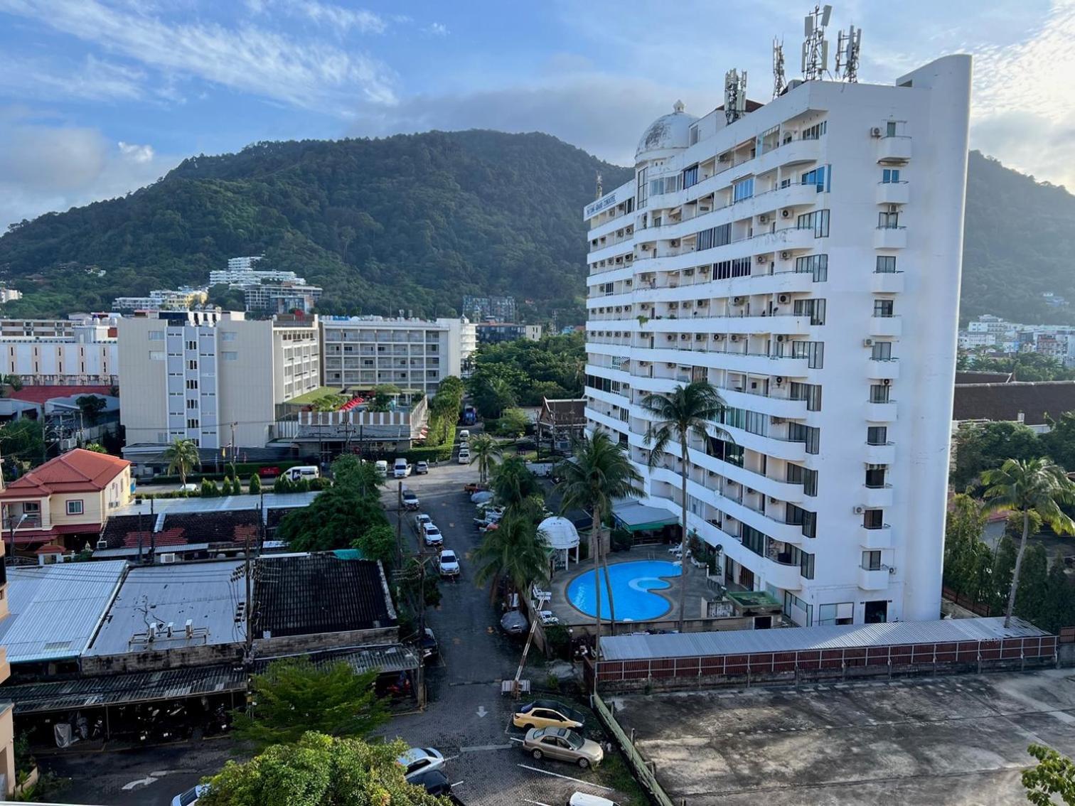 Private Modern Apartments By Patong Vacation Rentals Located In The Heart Of Patong, Walking Distance To The Beach, Kitchen, Private Bathroom, Seating Area, 65" Smart Tv With Free Wifi Zewnętrze zdjęcie